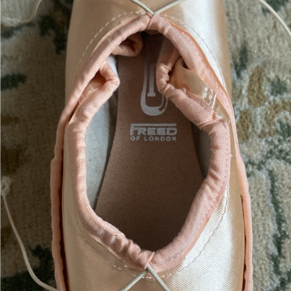 Freed of London POINTE SHOES fish maker 3 1/2 xx NEW